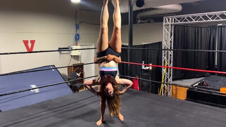 Butt Wrestling Inc - Newcomer Gives Beckie Piledrivers
