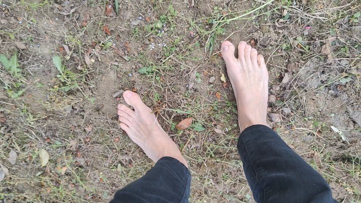 Salvatrix Crucifix - Walking barefoot in the garden and showing my dirty soles