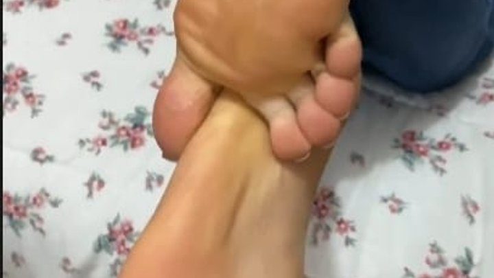Goddesslohan - Goddess Lohan - Our Feet Are Sweaty and Sockless After Hiking in Sneakers Without Socks