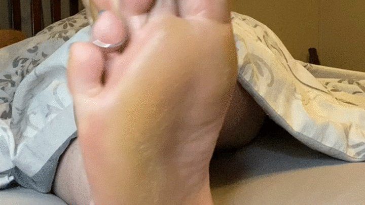 Bootyfulgoddess1 - Up Close & Personal:Big Soles and Toes Rubdown - Bells Blast
