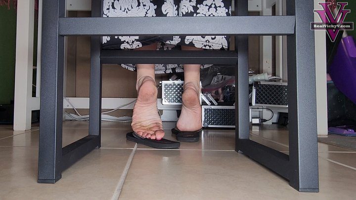 Worship Goddess Vicky And Friends - Dirty flip flop feet under chair- HD 1080p