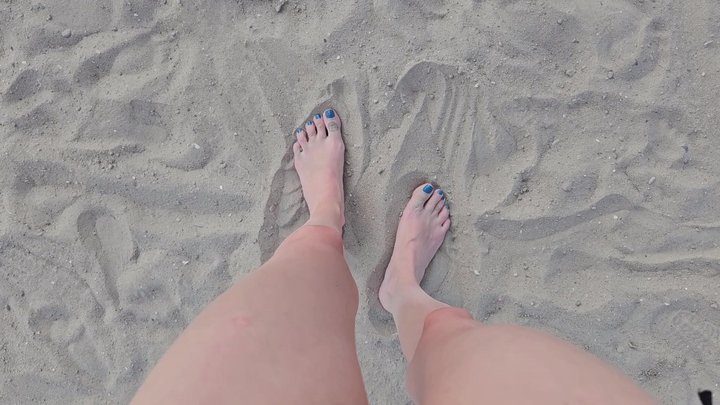 Justelocin - Playing With My Feet In The Sand