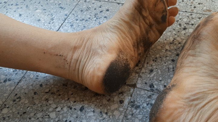 Kinky Grace - THE QUEEN OF DIRTY FEET NEEDS YOUR TONGUE
