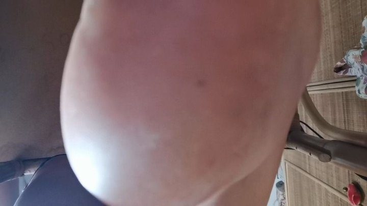 Nicoletta Embassi - Dirty feet of your giantess under the desk 4K