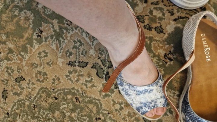 Nicoletta Embassi - In a shoe store I try on some high sandals with sweaty, dirty feet 1080HD