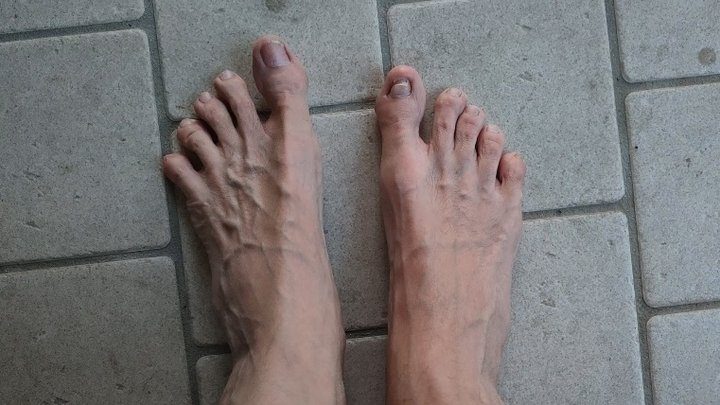 Salvatrix Crucifix - Sweaty and very dirty feet, toes and soles