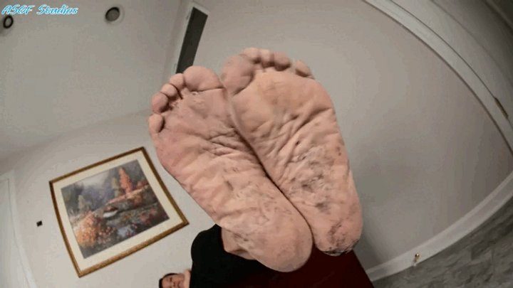 Amateur Soles Giantess And Footjobs - Gilf wrinked soles, dirty ! - MP4