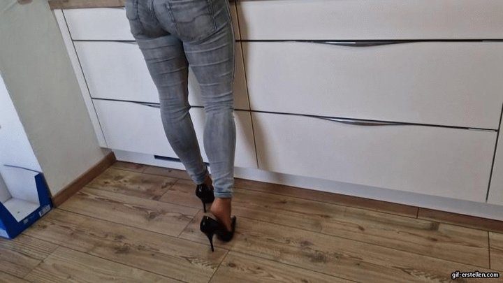 Helenas Feet High Heels Tights Legs - dirty nylons after a long day in the office HD wmv 1920x1080