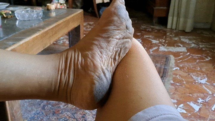 Kinky Grace - DIRTY SMELLY FEET ARE WAITING FOR YOUR TONGUE
