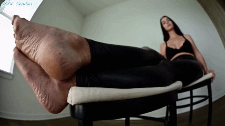 Amateur Soles Giantess And Footjobs - GIANT EURO Natasha leather pants and size 13 soles! - MP4