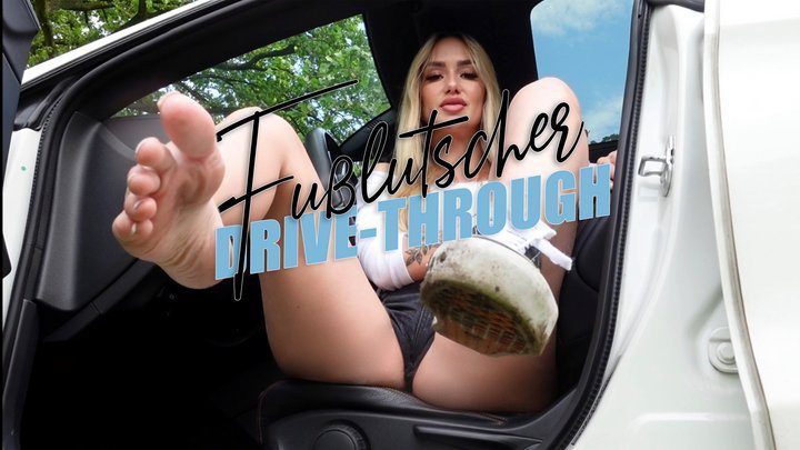 Goddess Kira Gold - Fußlutscher Drive Through!