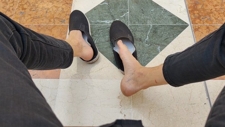 Salvatrix Crucifix - Dangling and dipping shoes at the mall - long and arched feet
