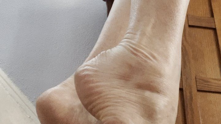Kitty Sweet Feet - Graceful Feet: Mesmerizing Ballerina Training with Feet Model