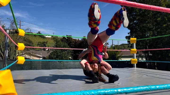 Butt Wrestling Inc - 5 Min Piledriver Match
