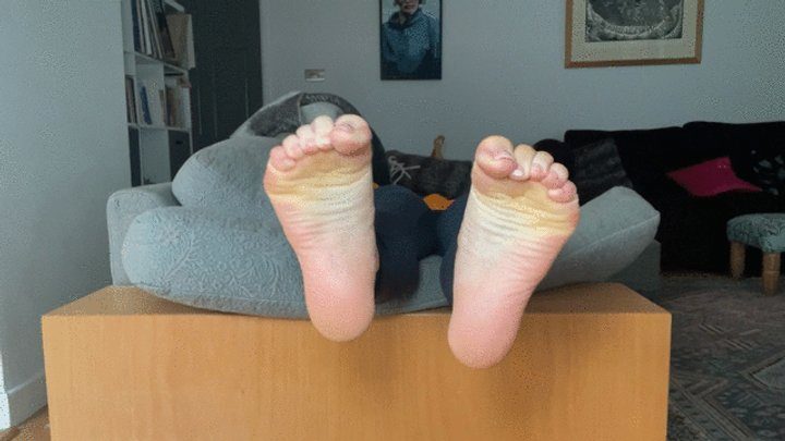 Girly Sweaty Feet - Sweaty feeet