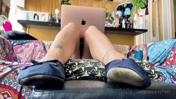 Catprincessfeet - Smelly ballet slippers, sweaty soles, close-up foot show, red toe milf