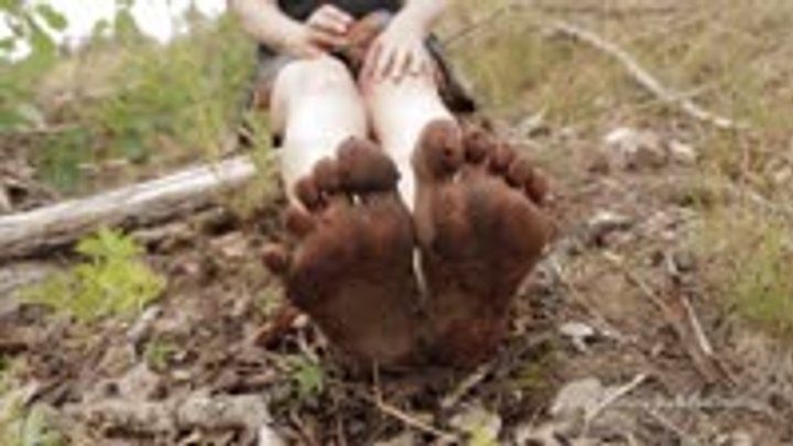 Inquisitionworld - Nature-girls dirty feet enjoy wind, rain, mud and stones (natural sound version - no music)