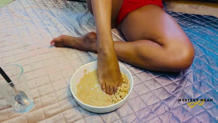 Pepper The Black Kat - Cereal & Milk Ebony Feet Play
