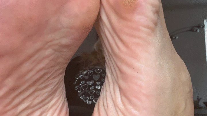 Splendid Heels - Rubbing my splendid oily soles, teasing with my high arches and wrinkled soles
