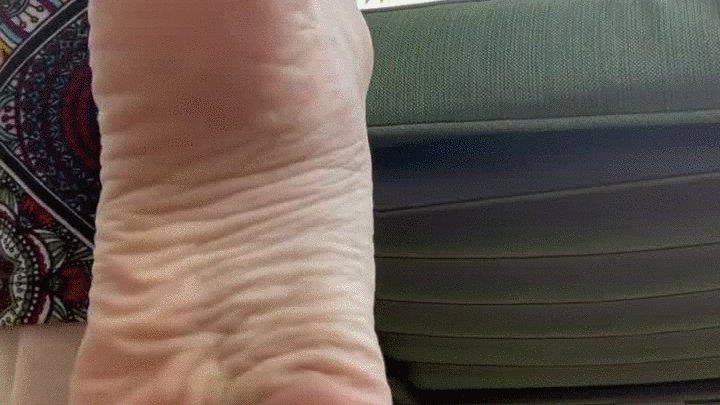 Kitty Sweet Feet - Barefoot in the Park S5 Minute Wrinkled Soles and High Arches Video