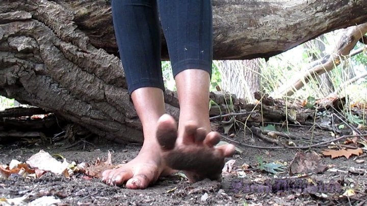 Sarah Divinetrix - Walking on the Earth barefoot soiled feet