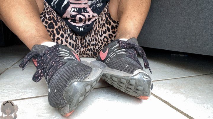 Nahla Fetis Fetish - Extreme Dirty Feet Cleaning