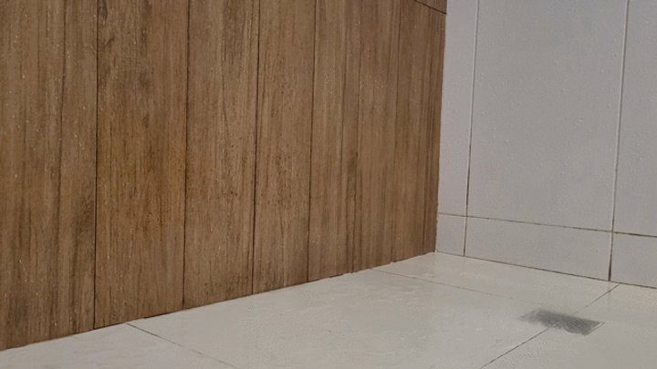 Sylnifty - Come take a shower with me, white nails