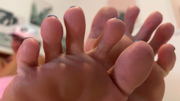 Fetish Of The Feet - Luna Luxe Sexy Feet Tease