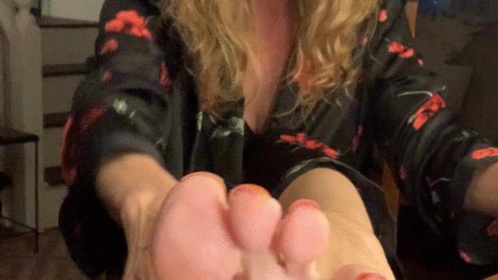 Aariels Foot Fetish Desires - DESK TOP FOOT PLAY