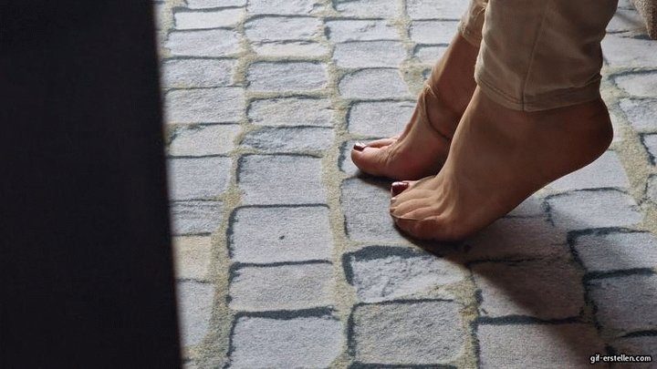 Helenas Feet High Heels Tights Legs - my friend plays with my dirty nylon feet HD mp4 1920x1080