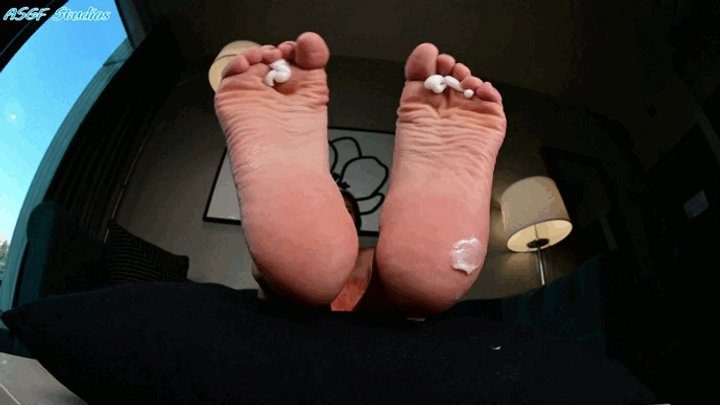 Amateur Soles Giantess And Footjobs - Jen cute soles back, lotion bath pt 2 - MOV
