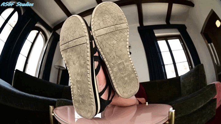 Amateur Soles Giantess And Footjobs - Goddess Six Foot Queen big dirty feet and sandals - MP4