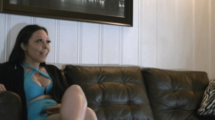 My Masters Feet - Sophie worships his feet (HD)