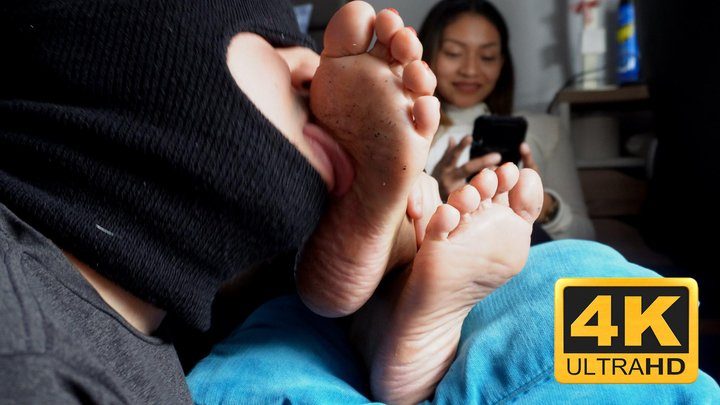 World Of Foot Fetish - Clean my dirty feet footboy - Mariella