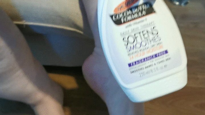 Chubby Bunny Clips - Getting all messy rubbing tonnes of lotion on my feet