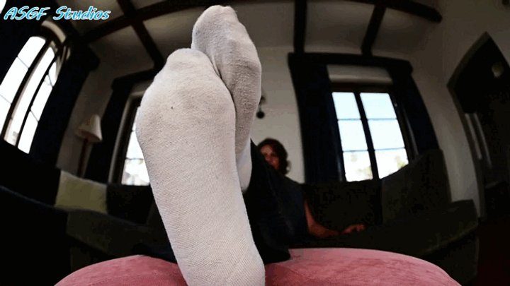 Amateur Soles Giantess And Footjobs - Moody Milf back! Big socked feet! - MP4
