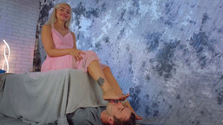 Dominant Femine - The Princess Khaleesi - Loves To Feel His Tongue On Her Dirty Feet - Licking Part - Russian Language - HD 1920x1080