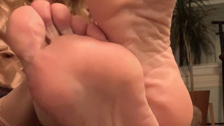 Aariels Foot Fetish Desires - SOFA SOLES AND TOES