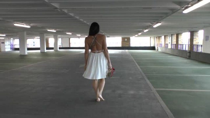 Barefootcityexperience - Ang gets black soles in multi story car park