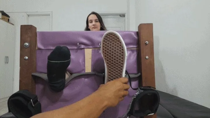 Tropical Foot Fetish Videos - Eduarda in intense foot stock tickling