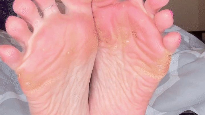 Goddess Alya Reign - Pink Toes and Wrinkled Soles JOI