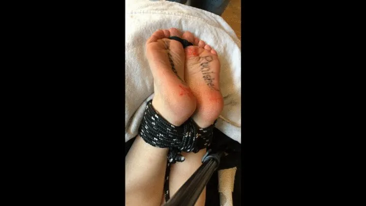 Cane2soles Feet Treatments - PopcornSolesGirl gets to try a hairdryer and a hairbrush