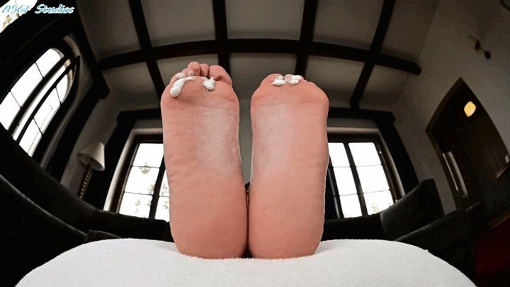 Amateur Soles Giantess And Footjobs - Goddess 6ft queen lotions her BIG soles - MP4