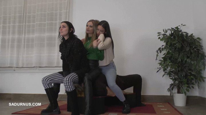 Sadurnus New Moon - Under three Mistresses's ass