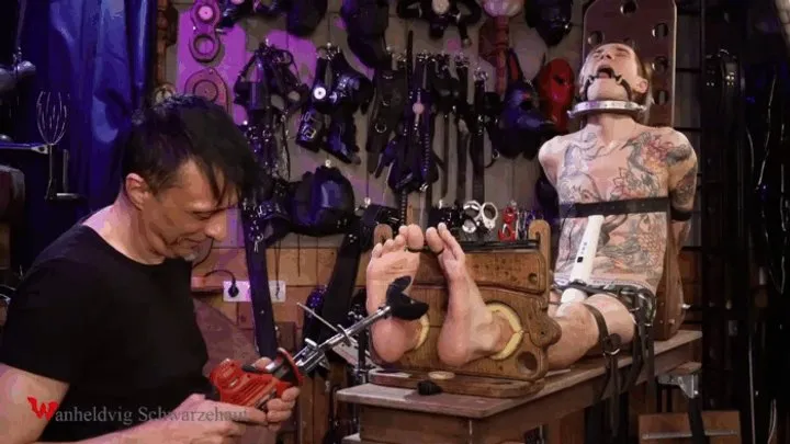 Wanheldvig Schwarzehaut - NICKY GLOBAL CHALLENGE CUM or TICKLING (HD mp4) 720p