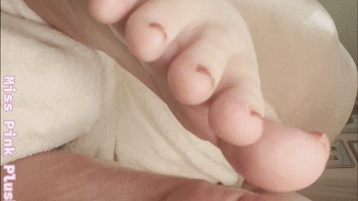 Miss Pink Plush - BBW ASMR Chubby Feet Toes Wiggling and Rubbing together