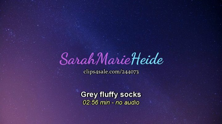 Sarahmarieheide - Big girl feet with grey fluffy socks