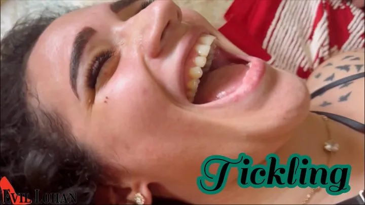 Goddesslohan - Evil Lohan e Man tickler: Tickling in Lana Nocciole (720)