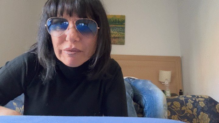 Lily Dupont - MISTRESS LILY DUPONT : KNELL BEFORE US AND SMELL OUR FEET