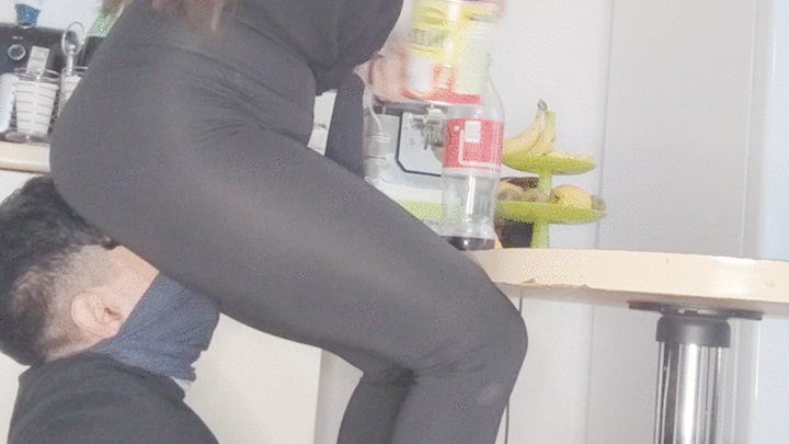 Miss G Empire - Leggings Facesitting